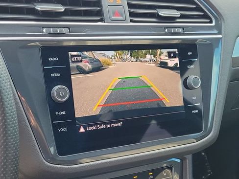 Certified 2023 Volkswagen Tiguan SE R-Line FWD image 23
