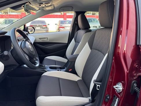 Used 2025 Toyota Corolla LE image 24