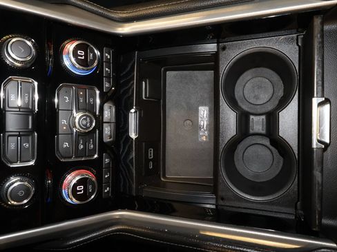 Used 2022 GMC Yukon XL Denali AWD/4WD image 15