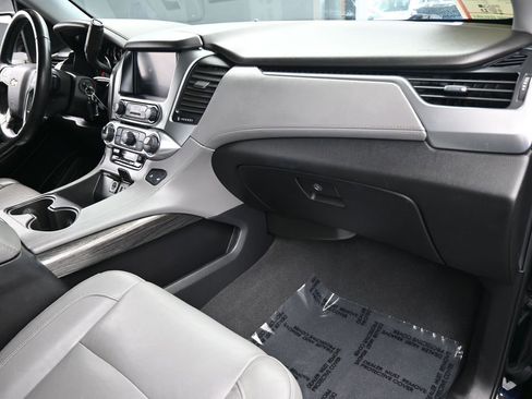 Used 2020 Chevrolet Suburban LT image 47