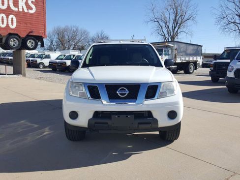 Used 2015 Nissan Frontier SV image 4