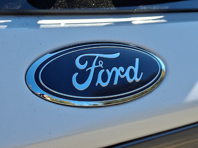 Used 2023 Ford Explorer XLT w/ Equipment Group 202A AWD/4WD image 43
