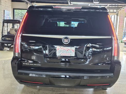Used 2015 Cadillac Escalade ESV Premium image 5