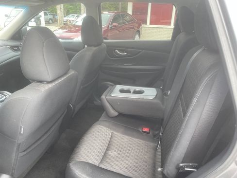 Used 2017 Nissan Rogue SV FWD image 22