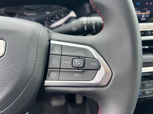 Used 2025 Jeep Compass Trailhawk AWD/4WD image 15