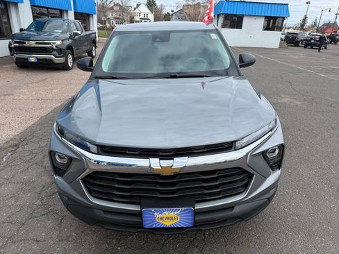 Used 2025 Chevrolet TrailBlazer LS w/ LS Convenience Package AWD/4WD image 3
