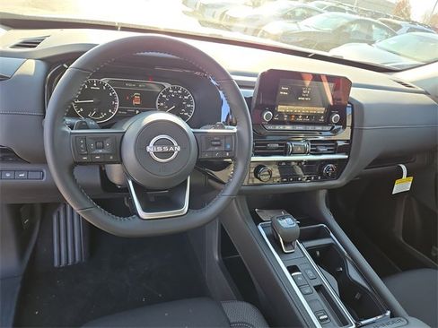 New 2025 Nissan Pathfinder SV w/ Black Appearance Package image 32