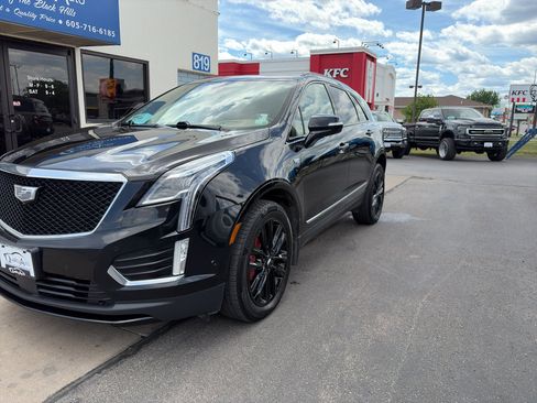 Used 2022 Cadillac XT5 Sportv w/ LPO, ONYX Package AWD/4WD image 2