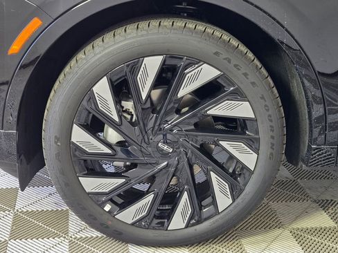 New 2026 Lincoln Nautilus Reserve image 5