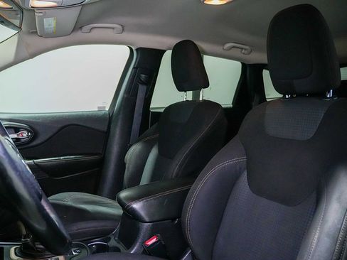 Used 2016 Jeep Cherokee Latitude FWD image 13