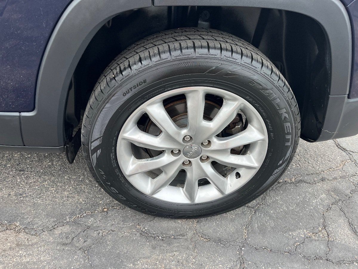 Used 2015 Jeep Cherokee Limited AWD/4WD image 44