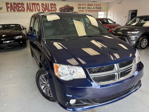 Used 2017 Dodge Grand Caravan SXT FWD image 5