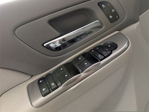 Used 2011 Chevrolet Avalanche LT w/ Luxury Package image 14