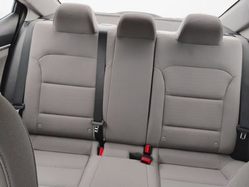 Used 2019 Hyundai Elantra SE image 14