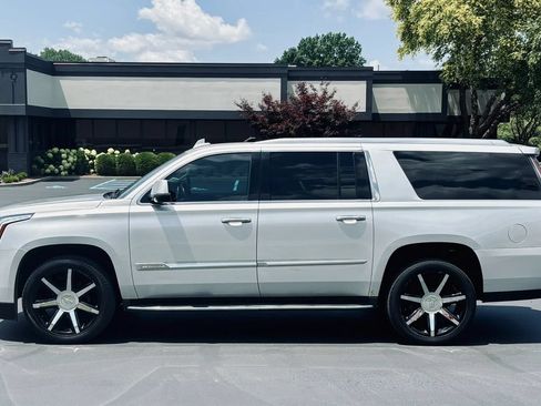 Used 2015 Cadillac Escalade ESV Luxury AWD/4WD image 6