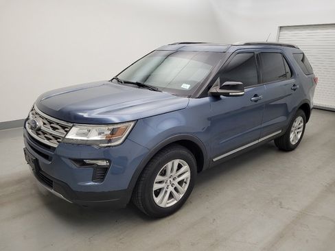 Used 2018 Ford Explorer XLT w/ Equipment Group 202A AWD/4WD image 2