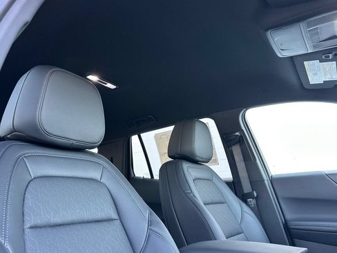 New 2026 Chevrolet Equinox LT w/ Convenience Package II FWD image 17
