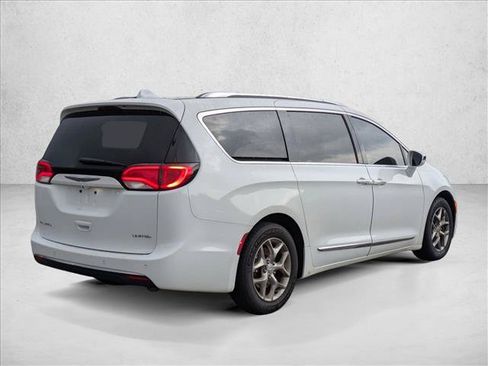 Used 2018 Chrysler Pacifica Limited FWD image 5
