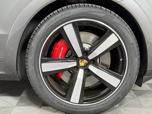 Certified 2024 Porsche Cayenne S AWD/4WD image 15