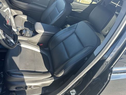 Used 2023 GMC Acadia SLT w/ Preferred Package image 13