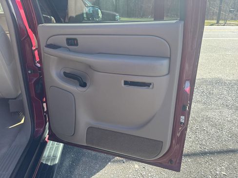 Used 2004 Chevrolet Suburban LS w/ Preferred Equipment Group image 25