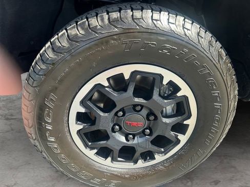 Certified 2024 Toyota Tacoma TRD Off-Road w/ TRD Off Road Upgrade Package AWD/4WD image 9