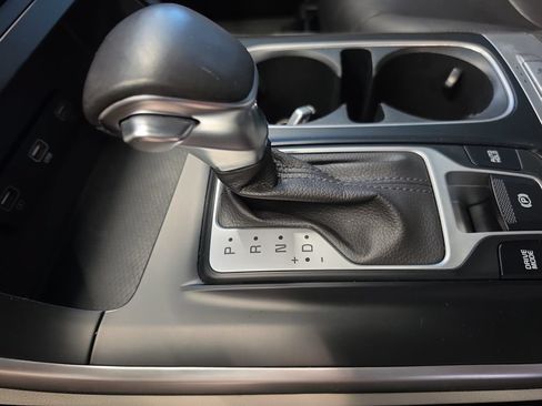 Certified 2022 Kia Carnival LX FWD image 31