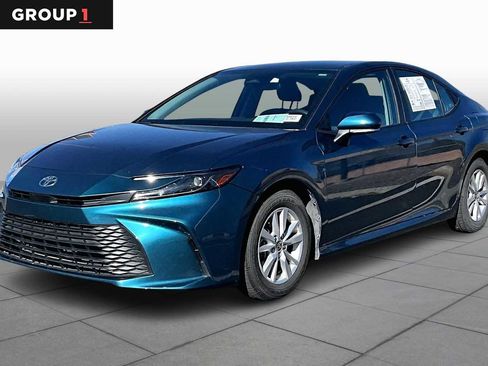 Certified 2025 Toyota Camry LE image 1