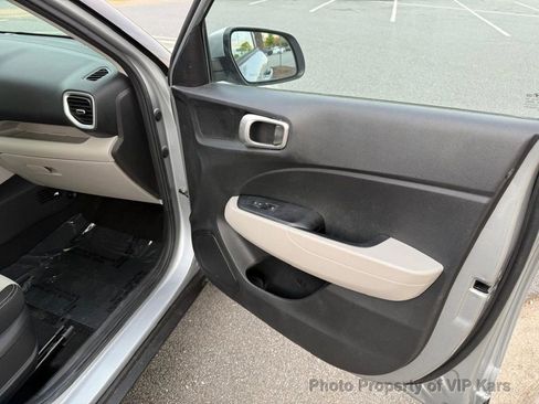 Used 2021 Hyundai Venue SEL image 10