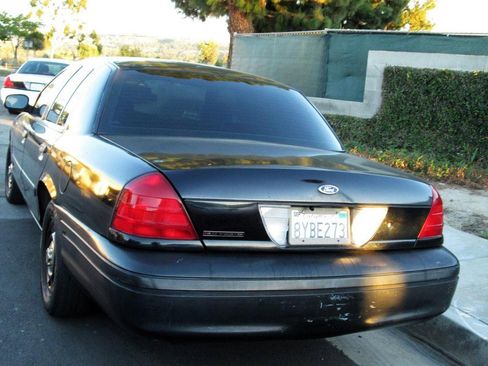 Used 2003 Ford Crown Victoria Police Interceptor image 4