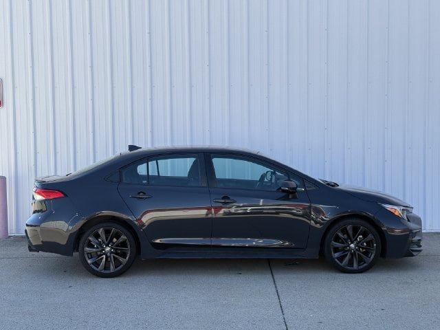 Used 2023 Toyota Corolla SE FWD image 3