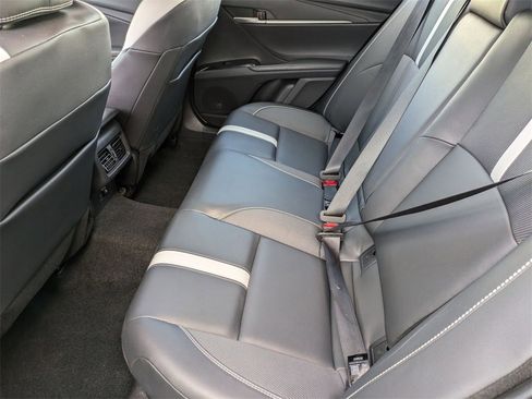Used 2025 Toyota Camry SE image 28