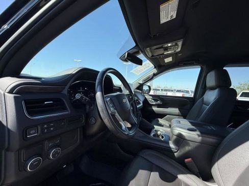 Used 2022 Chevrolet Suburban LT w/ Luxury Package image 17