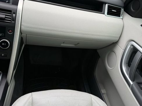 Used 2017 Land Rover Discovery Sport HSE image 30
