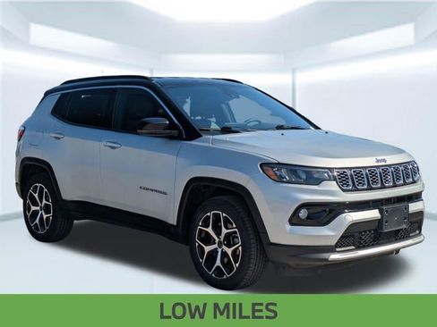 Used 2025 Jeep Compass Limited AWD/4WD image 9