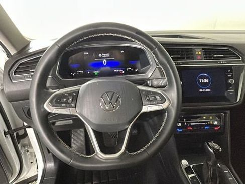 Used 2023 Volkswagen Tiguan SE FWD image 15