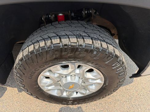 Used 2024 Chevrolet Silverado 2500 LT AWD/4WD image 19