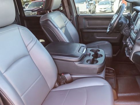 Used 2022 RAM 2500 Tradesman w/ Chrome Appearance Group image 39