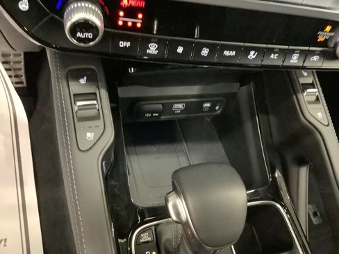 Certified 2025 Kia Telluride SX Prestige X-Line AWD/4WD image 16