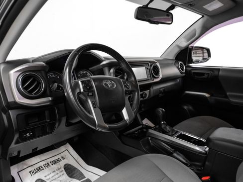 Used 2017 Toyota Tacoma SR5 image 3