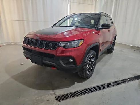 Certified 2025 Jeep Compass Trailhawk AWD/4WD image 1