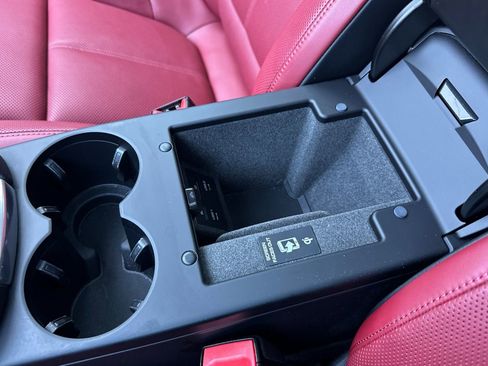 Used 2025 Porsche Macan image 27