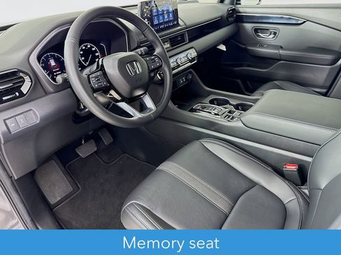 Used 2025 Honda Pilot EX-L image 11