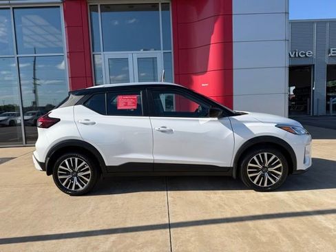 Certified 2023 Nissan Kicks SV FWD image 3