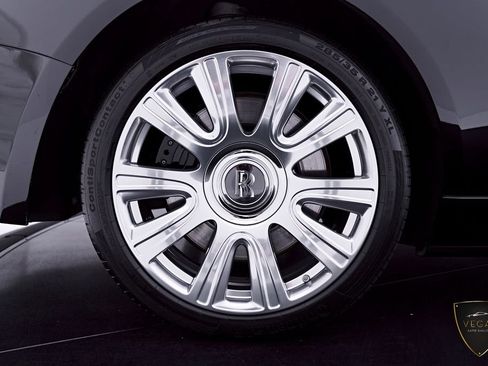 Used 2019 Rolls-Royce Dawn RWD image 35