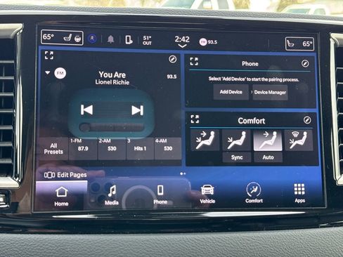 Certified 2023 Chrysler Pacifica Touring-L image 28