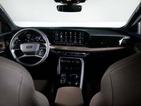 Certified 2025 Audi Q5 Premium w/ Premium Plus AWD/4WD image 9