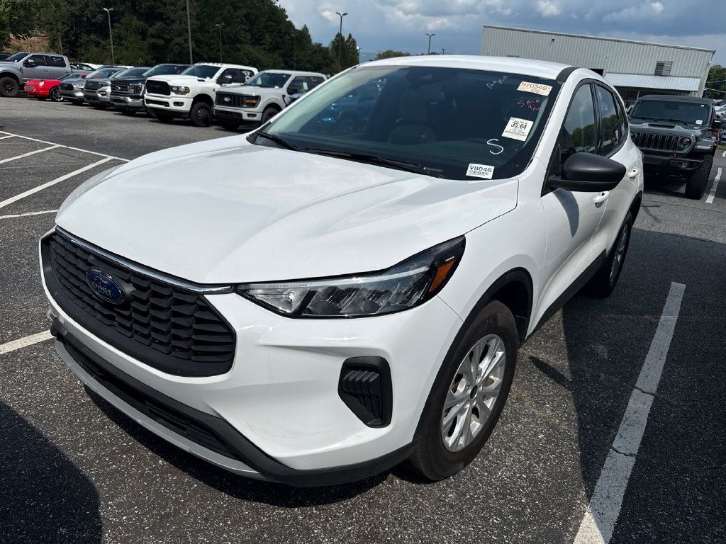Used 2025 Ford Escape Active w/ Cold Weather Package AWD/4WD image 4