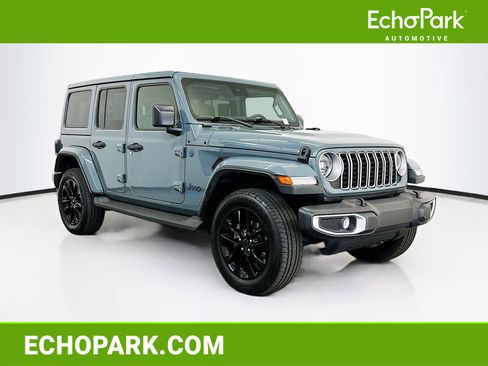 Used 2025 Jeep Wrangler Sahara image 1