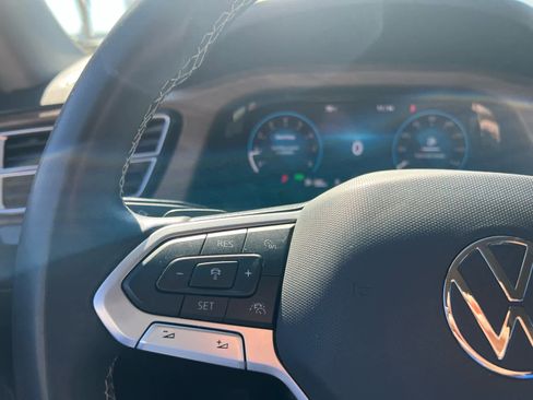 Used 2025 Volkswagen Atlas SE image 12